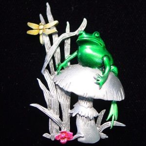 COPY - 🆕 Jonette Jewelry 'Frog on Mushroom' Pin Brooch